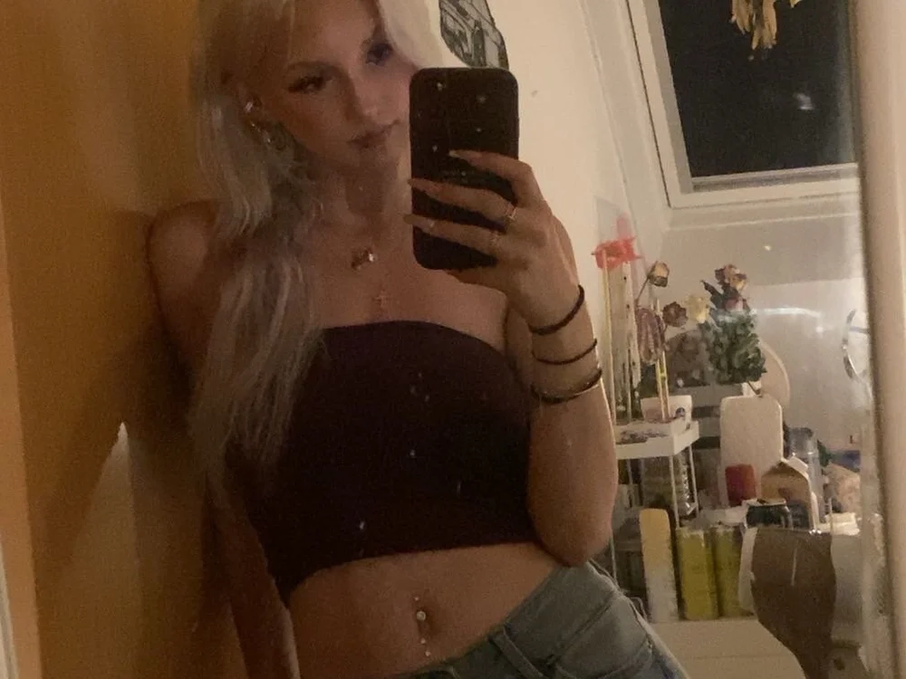 BabyMonroeex's Offline XXX Chat