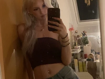 BabyMonroeex Female Roleplay Free Webcam Strip
