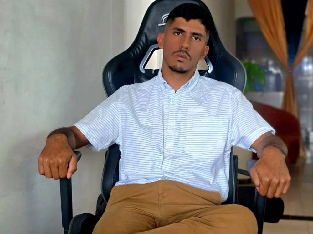 แชท XXX ออฟไลน์ของ RexWildExplore