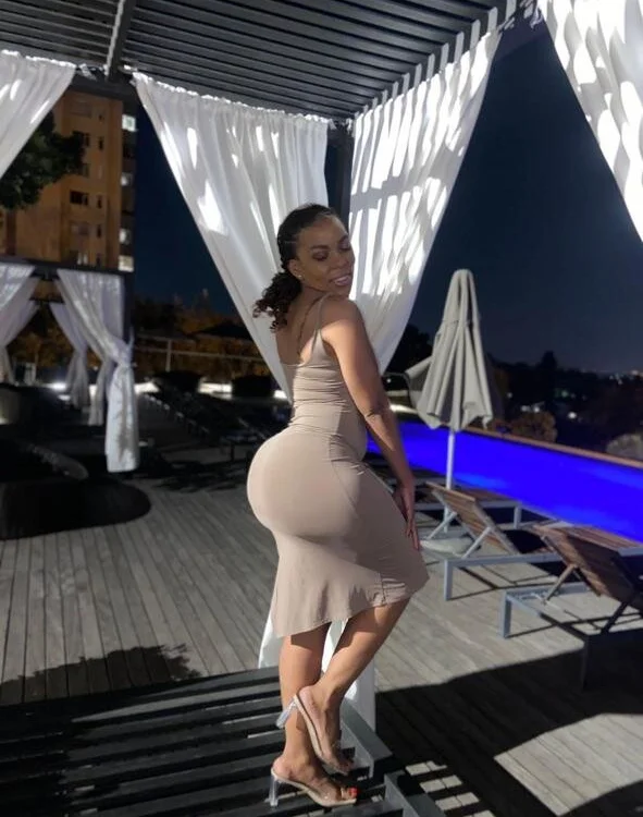 CurvyQueen19 offline XXX-chat