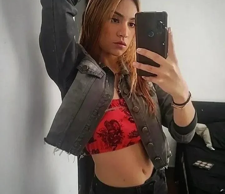 Andrea_ch01n Offline XXX chat