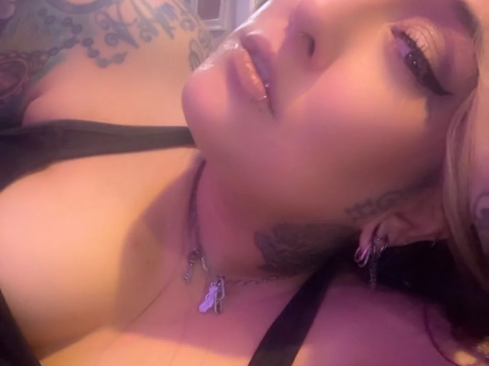 addiashtray's Offline XXX Chat