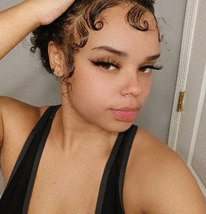 Buttfly111's Offline XXX Chat