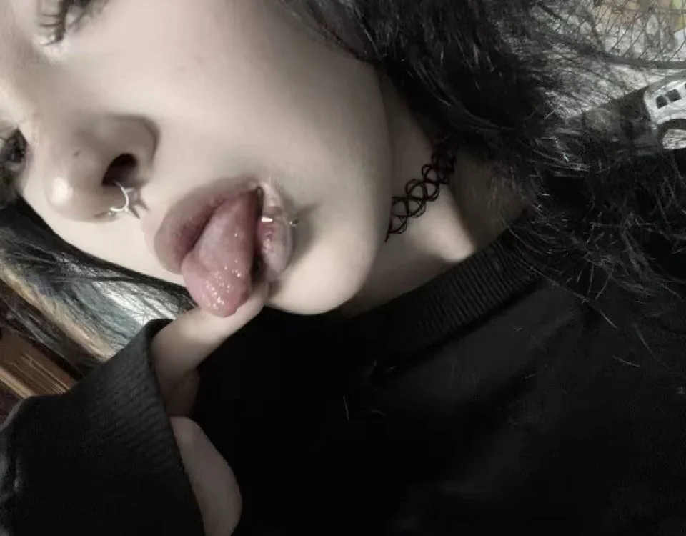 Sirena_Skyies' Offline XXX Chat