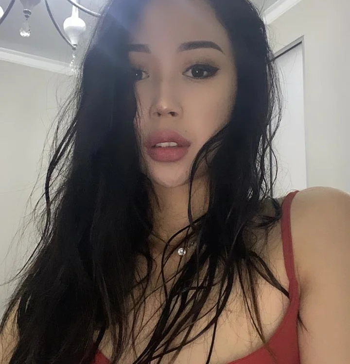 Maya_rosse's Offline Chat Room