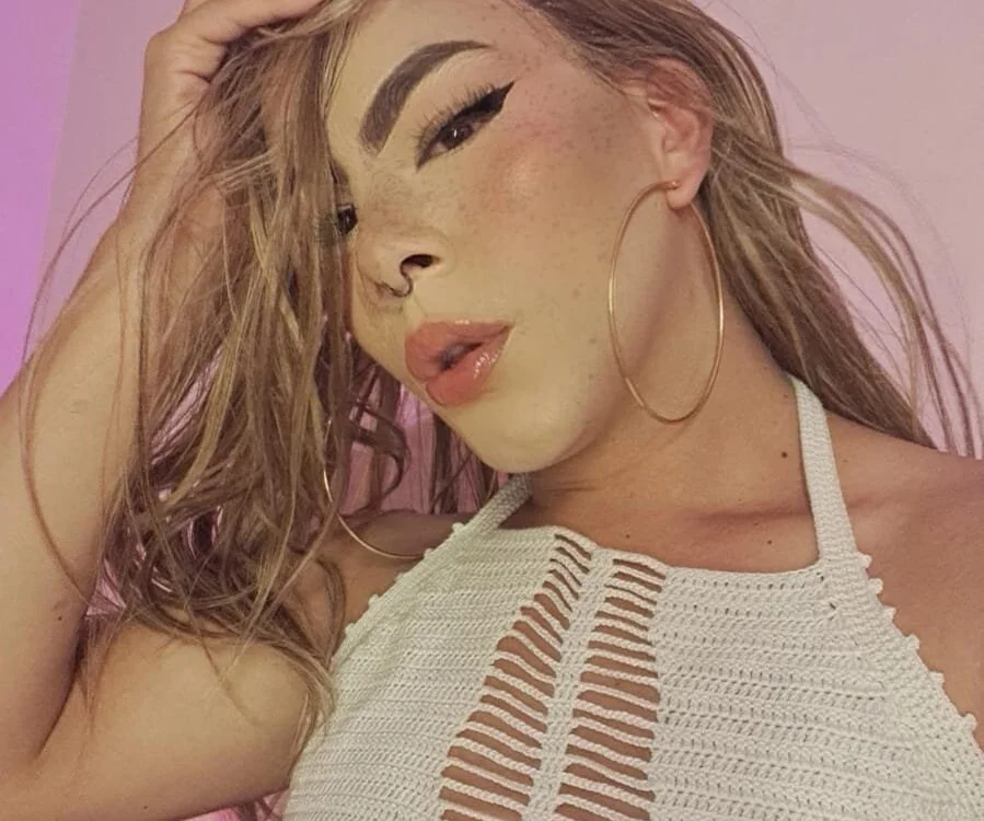 anto_cooper Adlı Modelin Çevrimdışı XXX Sohbeti