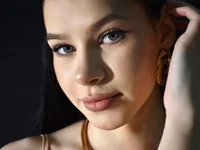 FloraCherry Adlı Modelin Canlı XXX Sohbeti