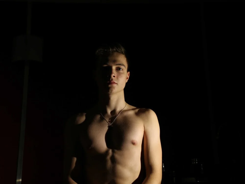 Kleinerbubi21 Offline XXX-Chat