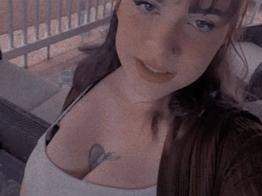 yourslut01's Offline Chat Room