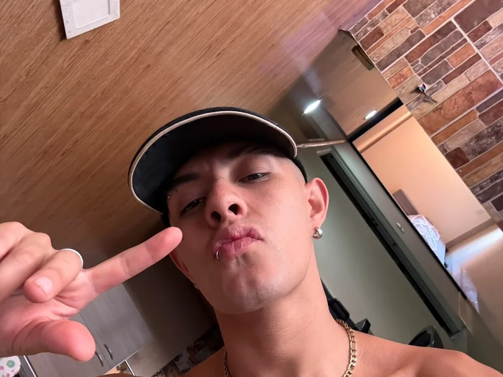 Offline XXX chat modela ryan_riley
