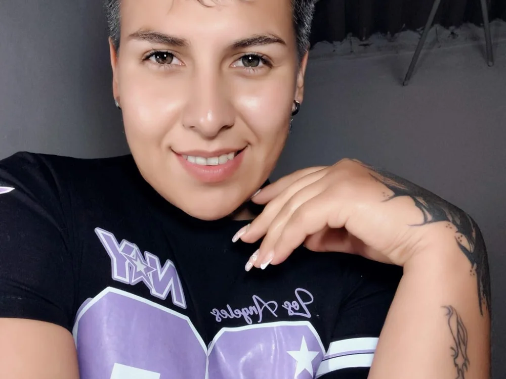 Yessi_rousse's Offline XXX Chat