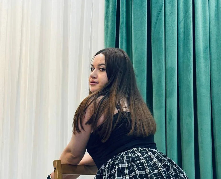 yummyemma1 Offline XXX-Chat