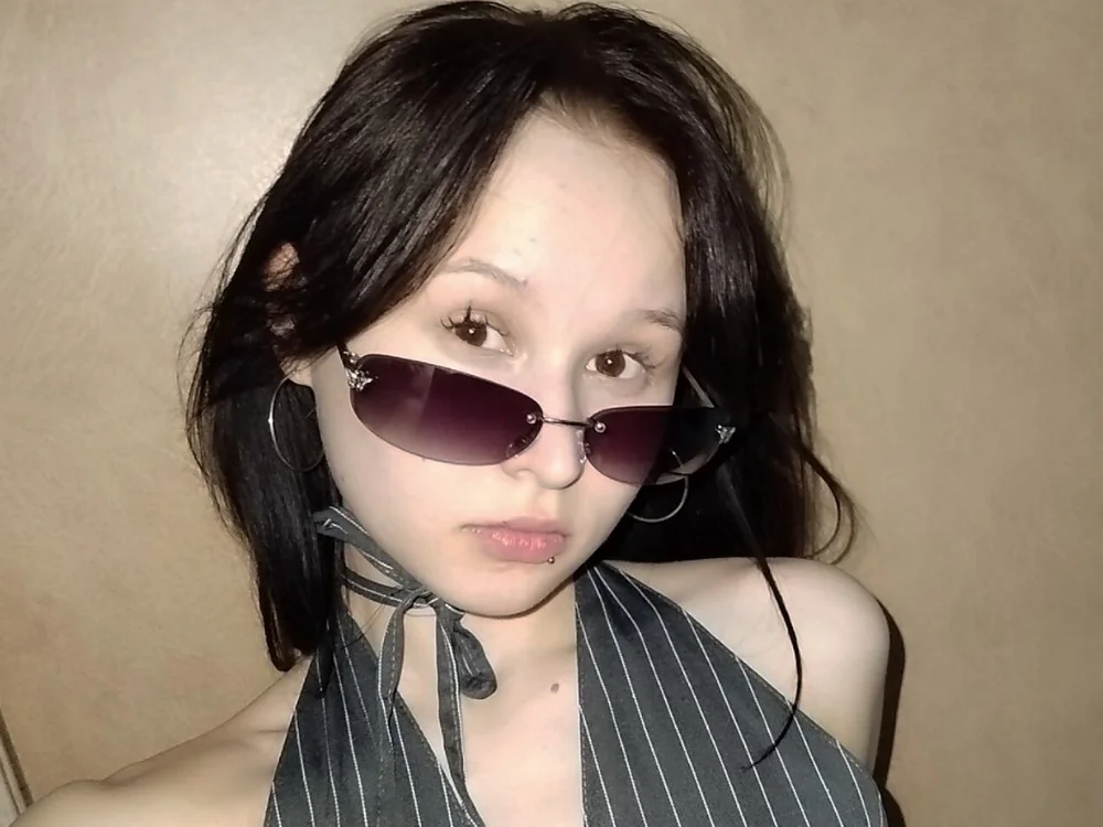 ViviHooser Adlı Modelin Çevrimdışı XXX Sohbeti