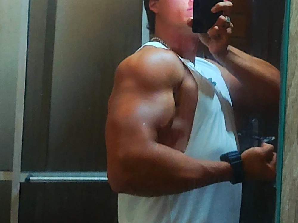 แชท XXX ออฟไลน์ของ YoungHornyTwo