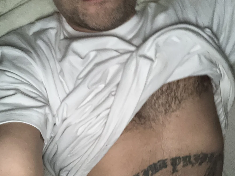 TouchyRomance45's Offline XXX Chat