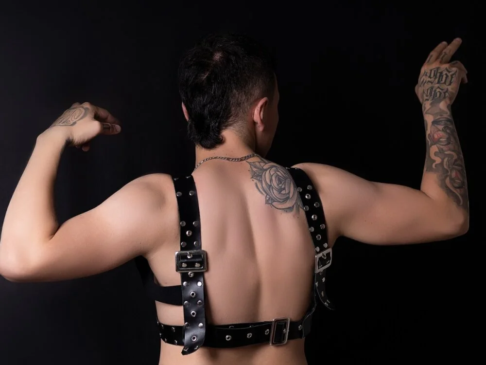 Juliandr188 Offline XXX-chat