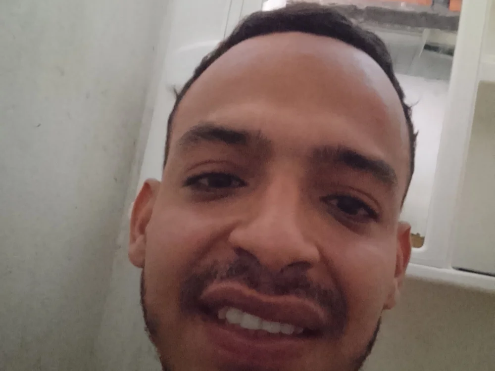 chevi27's Offline Chat Room