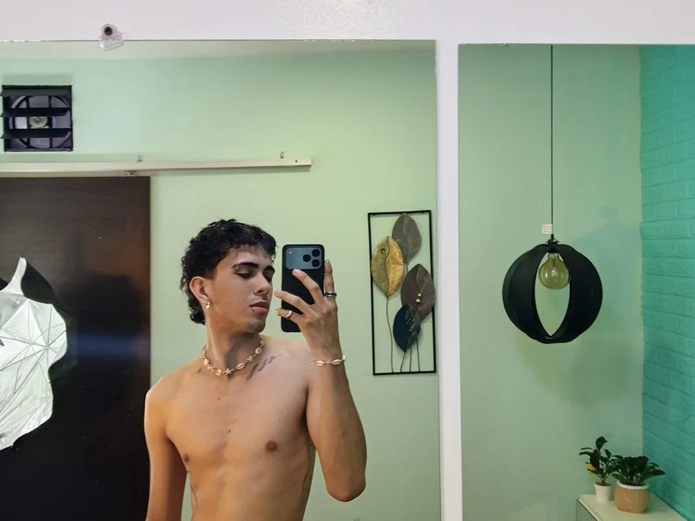 Offline XXX chat modela noah_bluex