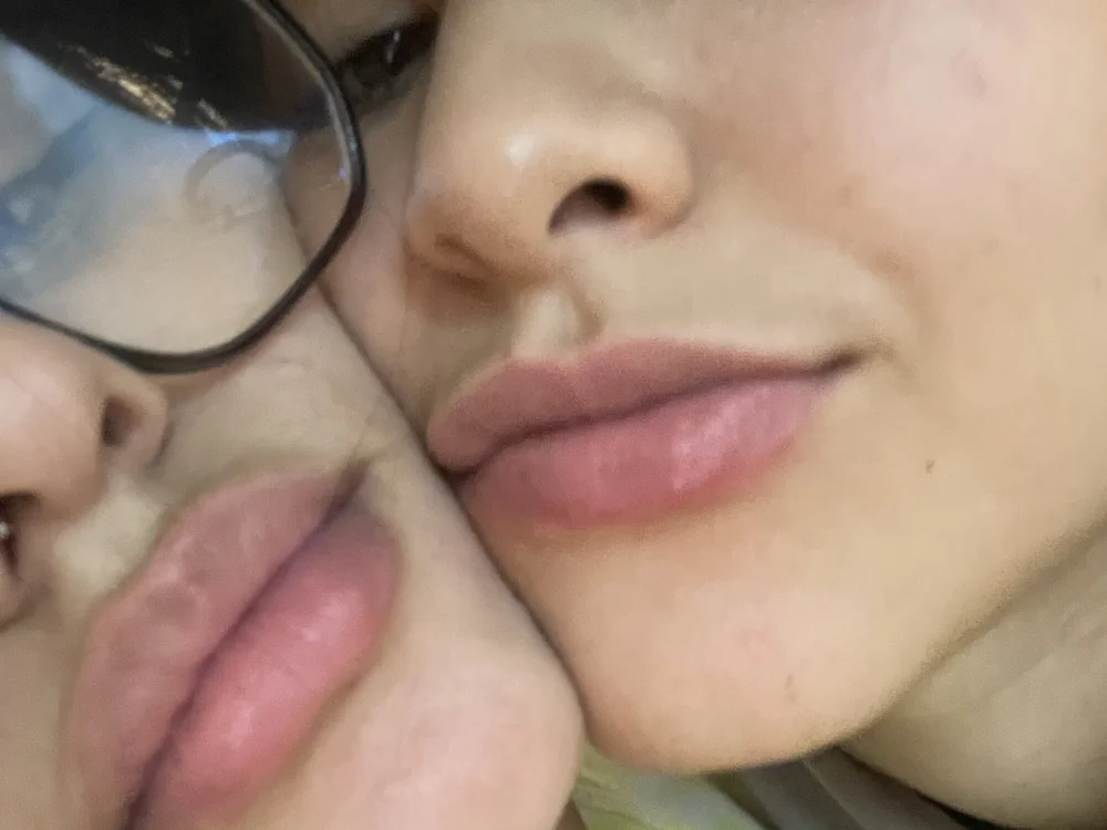 Sweet_and_Rous Offline Chatraum