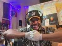 ORANGE_FACE_INWARD's webcam live show
