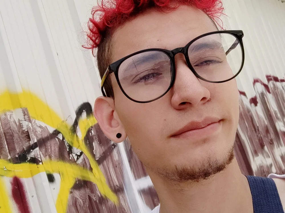 Alex_Montes' Offline Chat Room