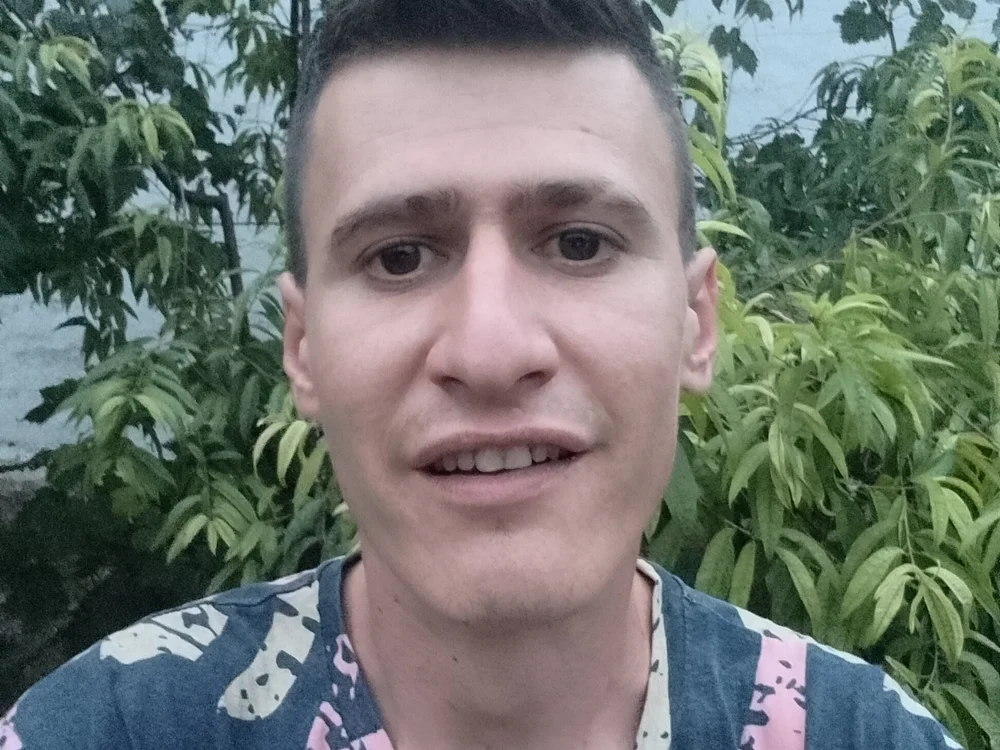 uiuftyrrtydre Chat XXX Ngoại tuyến