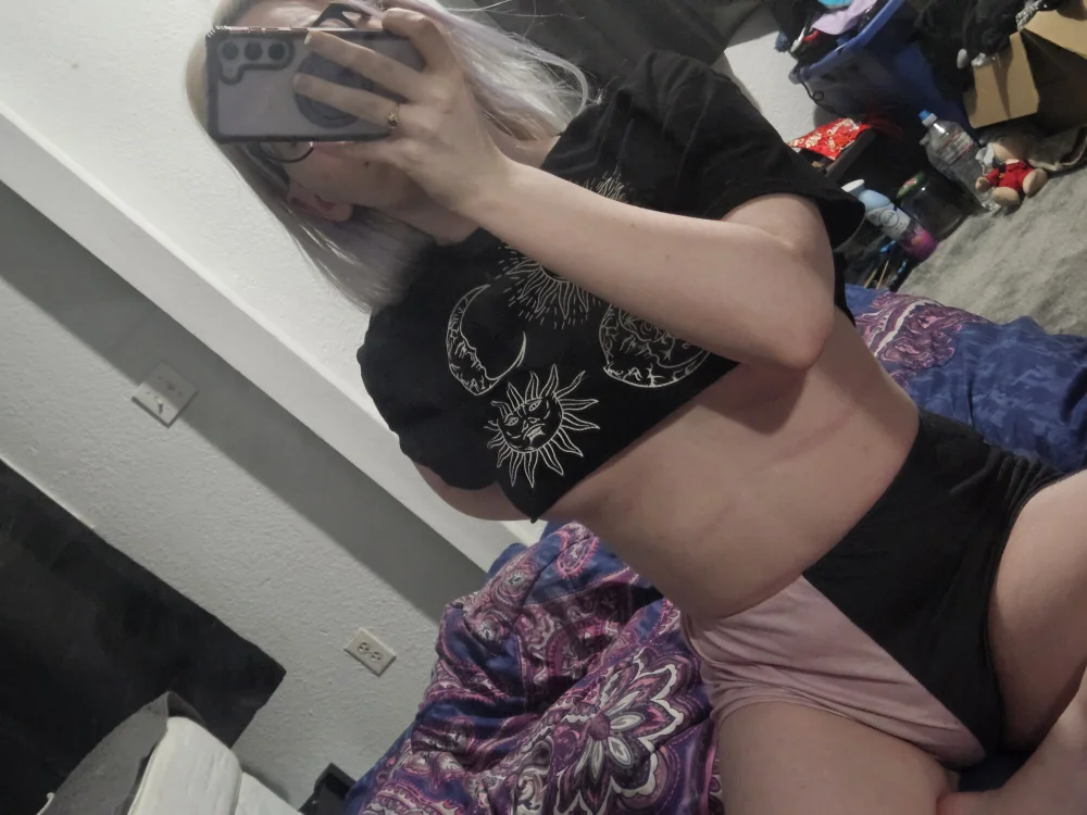 LucyLavender21 অফলাইন XXX চ্যাট