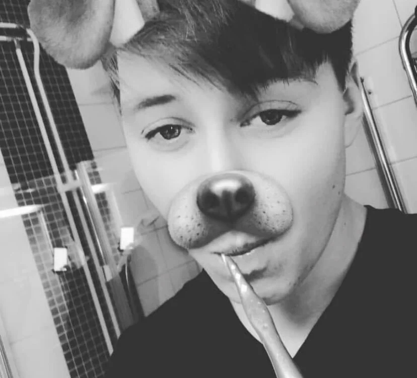 NicholasMoore96's Offline XXX Chat