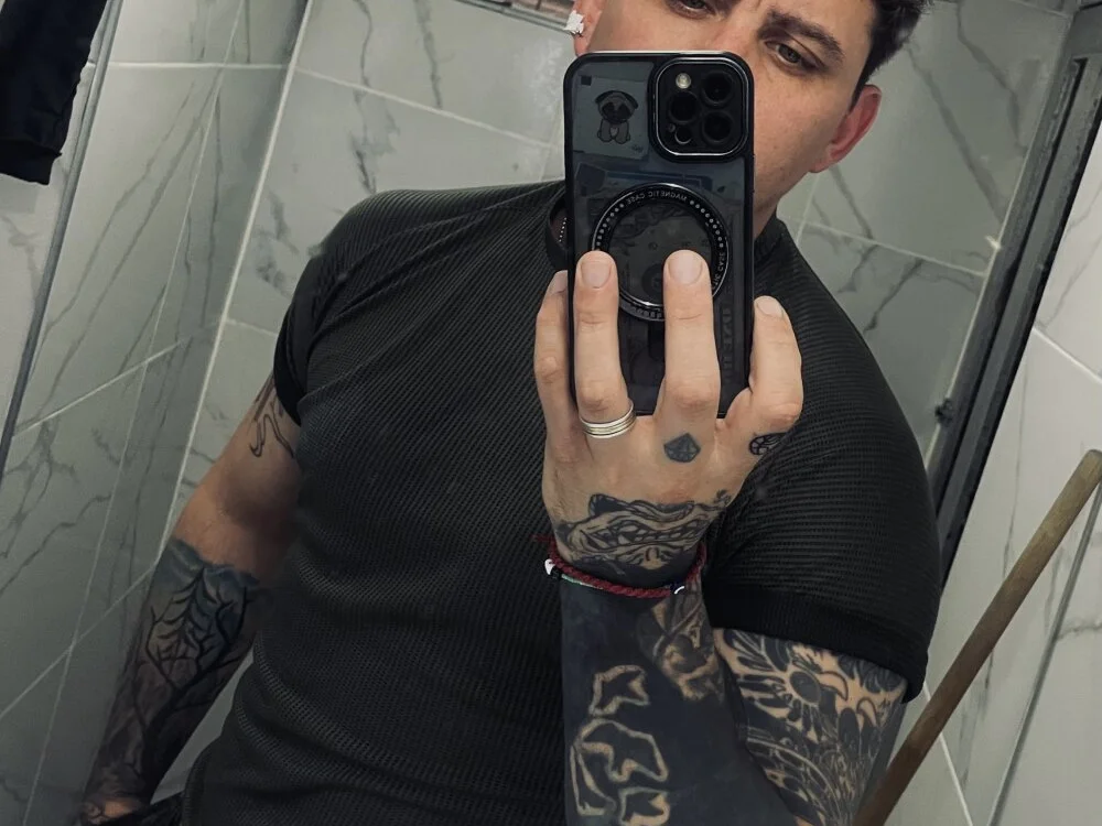 SantyPlayBig's Offline XXX Chat