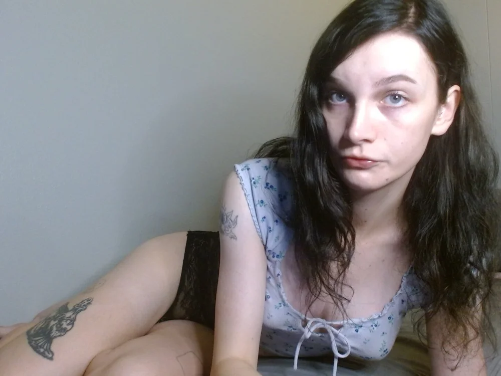 Elena_Moon34's Offline Chat Room
