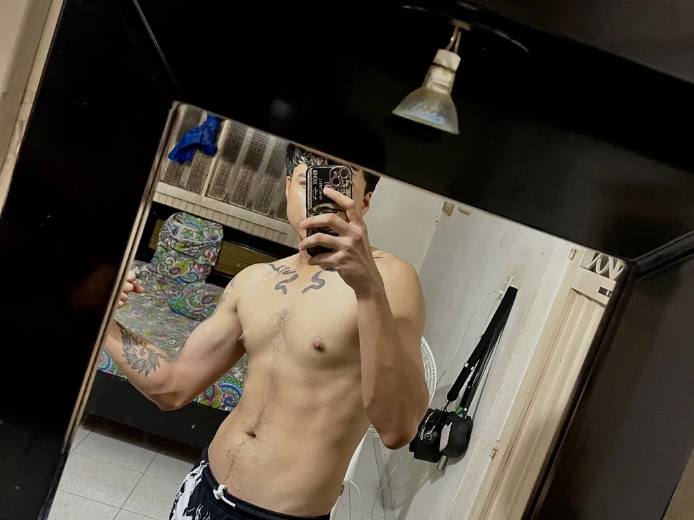 Nicolasito22's Offline XXX Chat