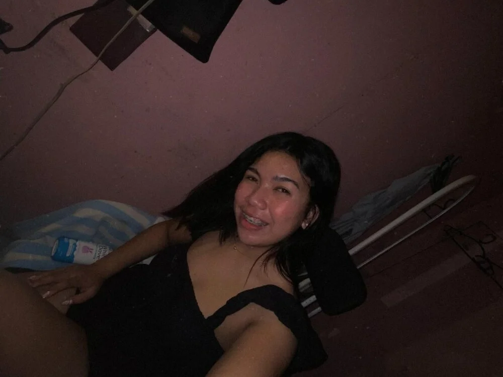 aniya_04's Offline XXX Chat