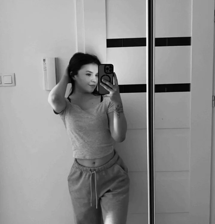 Alice_Bloome offline chatrum