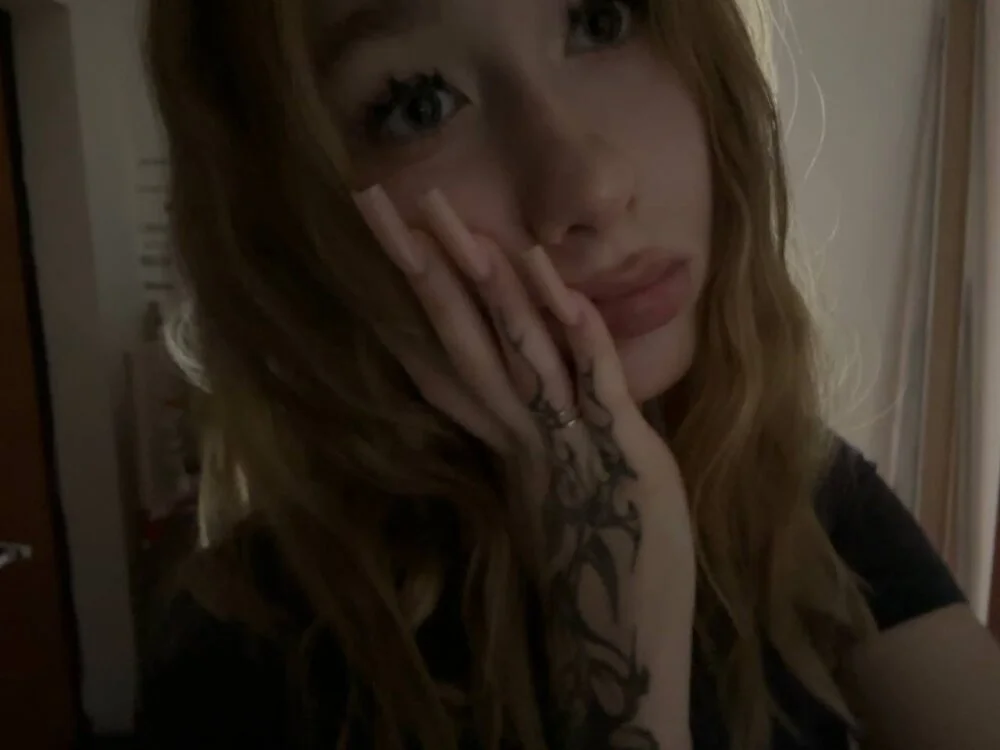 lil_monikaa's Offline XXX Chat