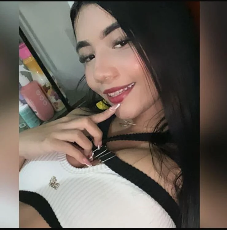 luucy_18's Offline XXX Chat