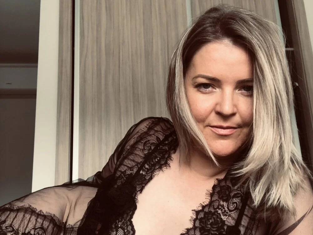 naughtyhollyxxxx Adlı Modelin Çevrimdışı XXX Sohbeti