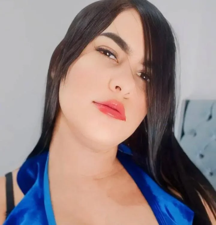 Rosa_Bella_87's Offline XXX Chat
