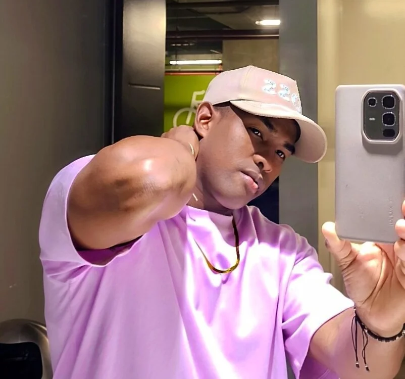 Roman_Muscle_ Offline XXX Chat