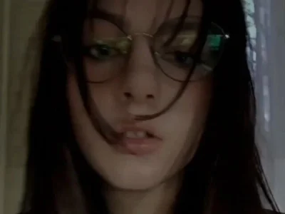 UponShoulder Female Petite Adult Cam