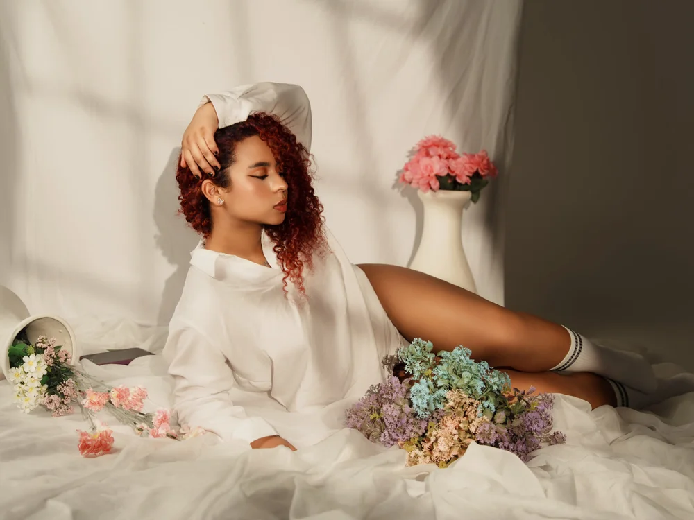 lara_curly cam model