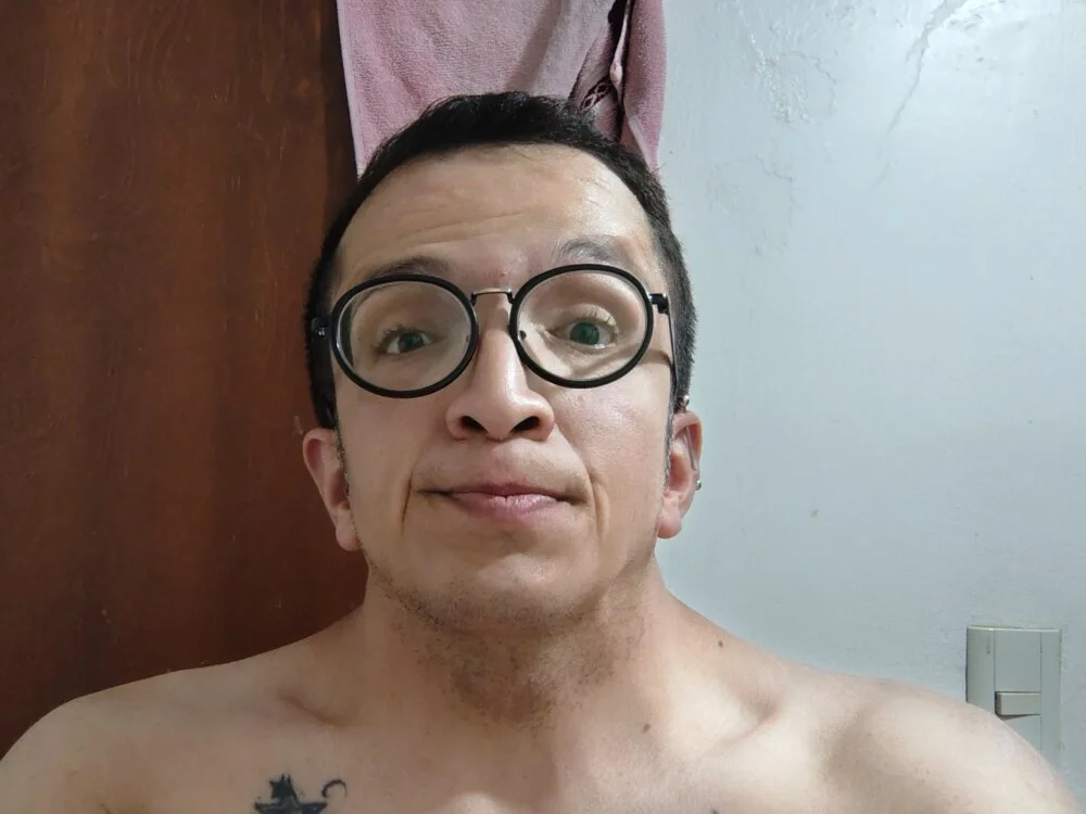 AllantututuのオフラインXXXチャット