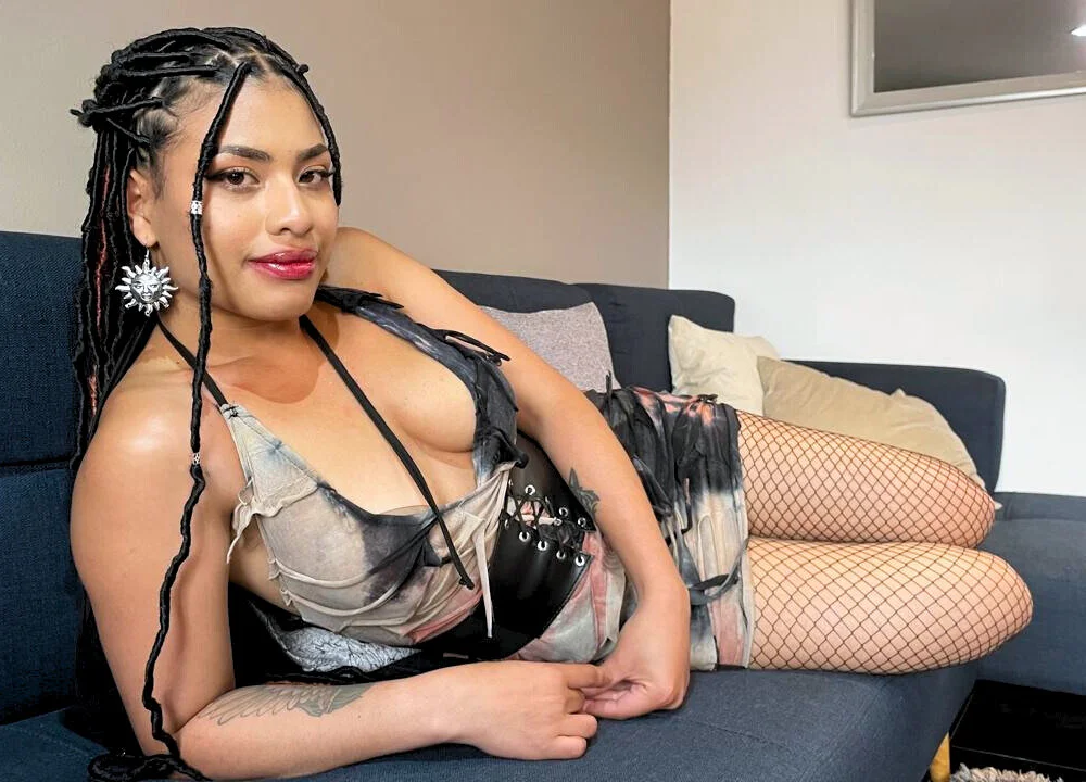 Emiley_Gray's Offline Chat Room