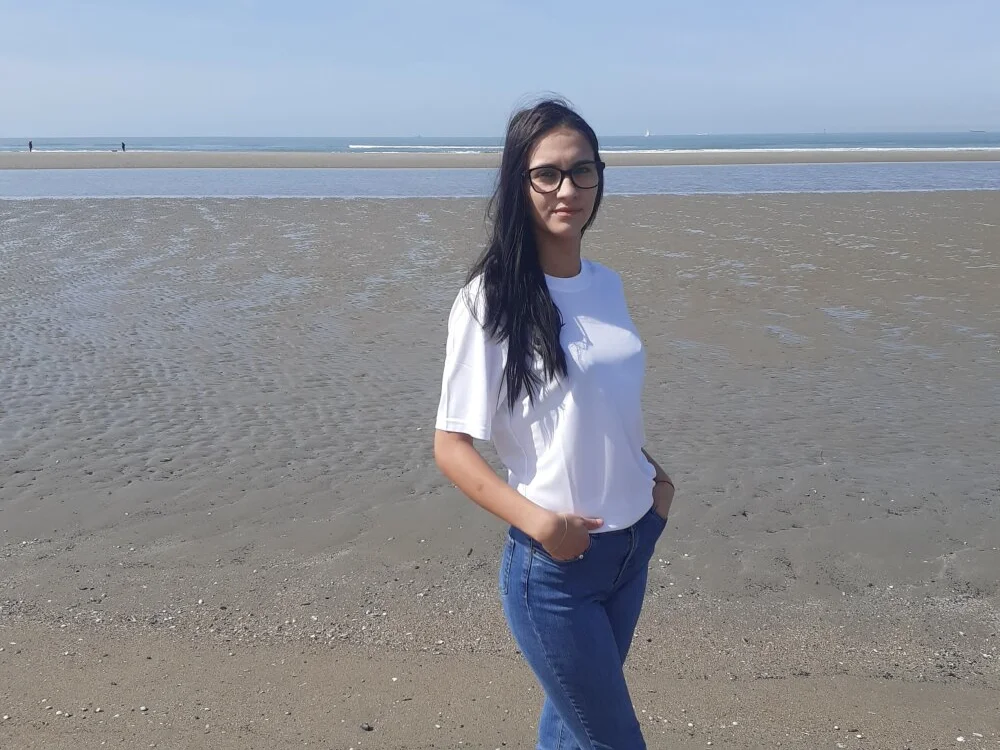 rodica1234 Chat XXX offline