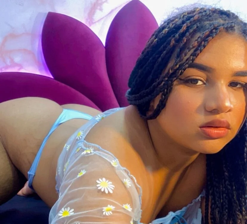 Eloise_sofia's Offline Chat Room