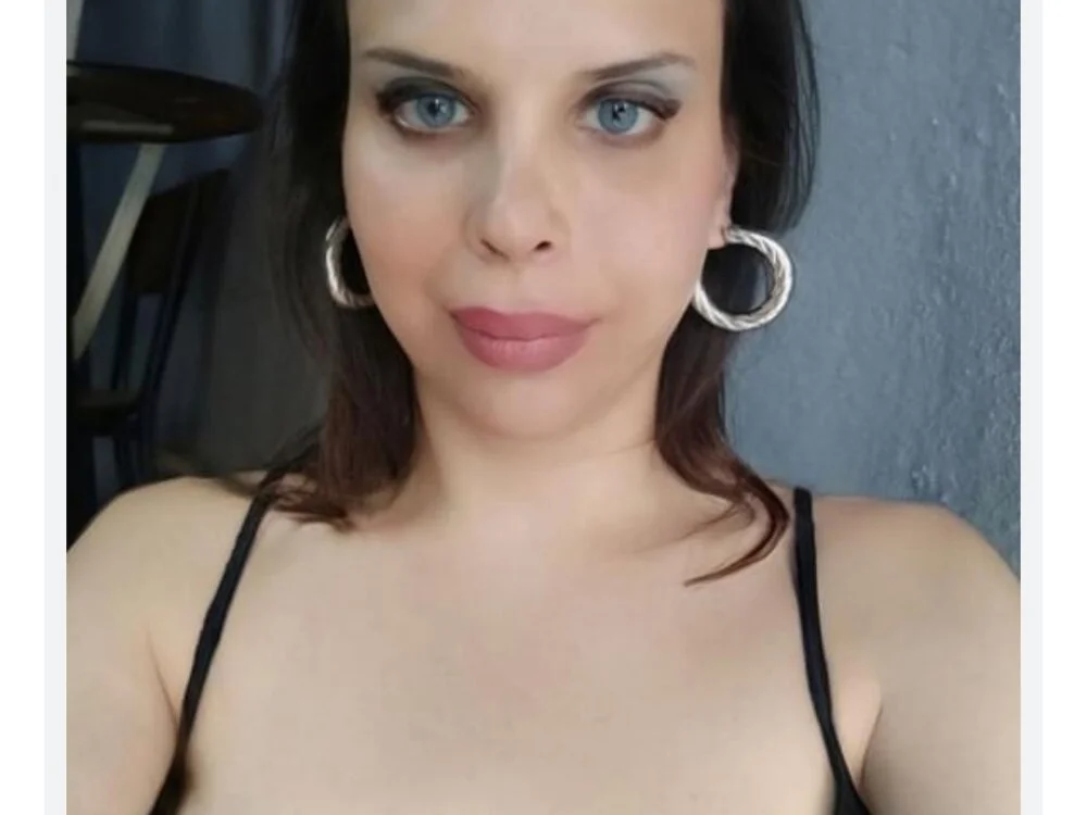 Celinehero Adlı Modelin Çevrimdışı XXX Sohbeti