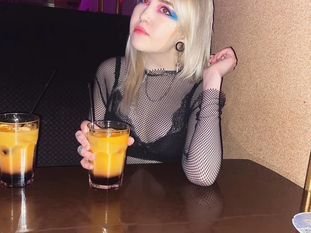 Sad_Girl_'s Offline Chat Room