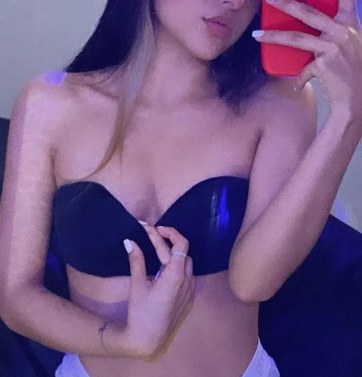 Emma_Russell__'s Offline Chat Room