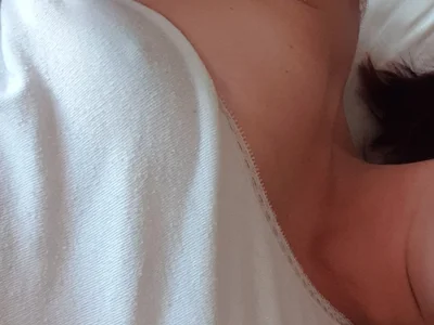 Kinky_hairy_pussy - Girl 