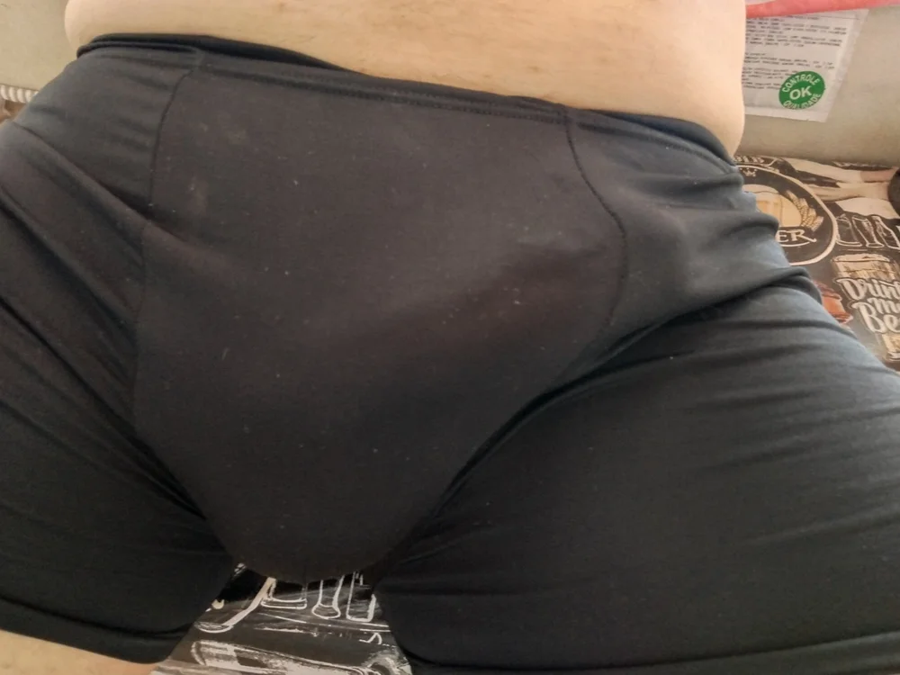 Sensual_25's Offline Chat Room