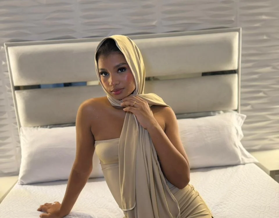 Layla_ikam's Offline Chat Room